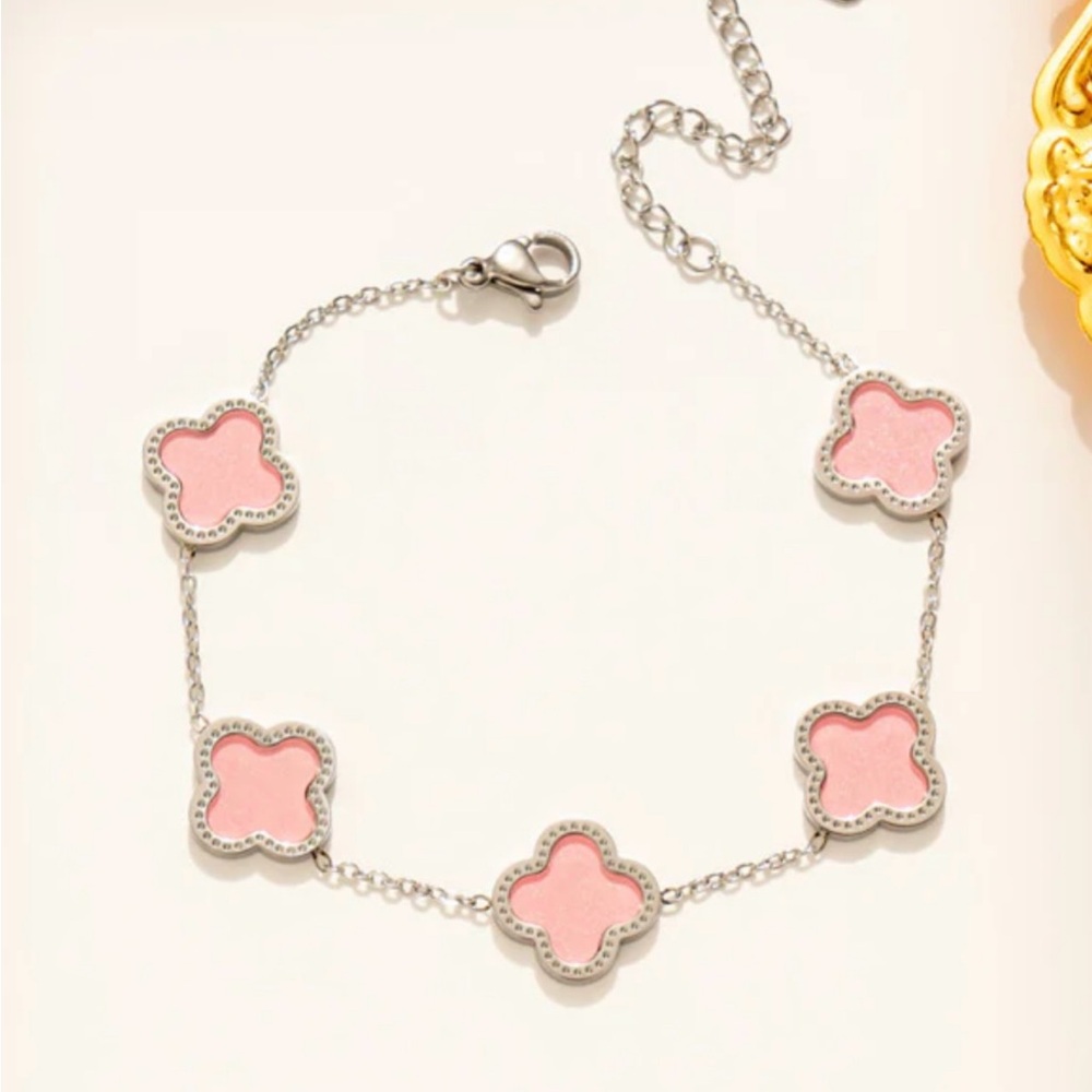Elegant Pink Clover Bracelet Minimalist Titanium
Steel 18K Gold Plated